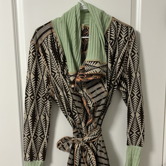 Gimmicks by BKE sweater. Size small. Purchased at The Buckle. - Picture 4 of 6